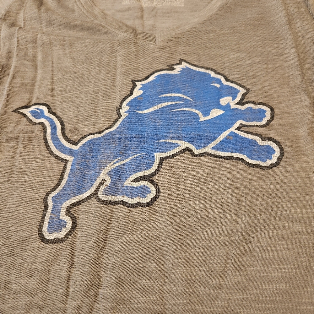 NFL 47 Brand Detroit Lions Women's V-Neck Shirt Size Medium